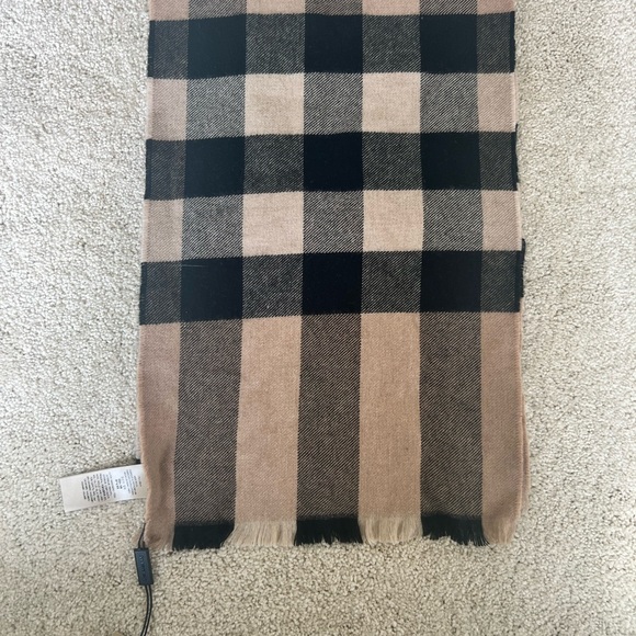 Burberry Tan and Black Scarf - Picture 2 of 4